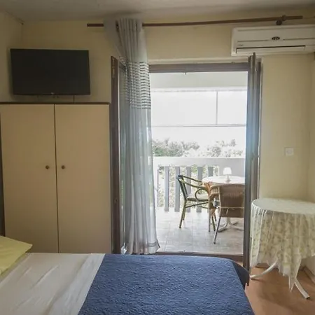 Appartement In With Sea View, Balcony, Air Conditioning, Wifi Pakoštane